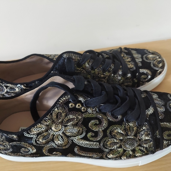 Karl Lagerfeld Paris embroidered sequin evron black sneakers - Picture 5 of 8